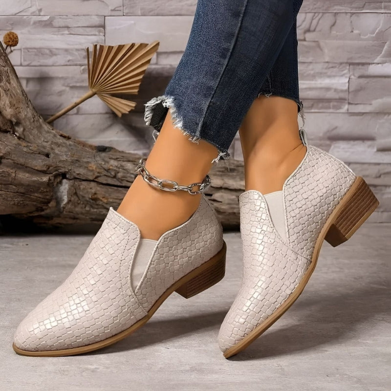 Luna – Round Toe Shoes with Zigzag Pattern