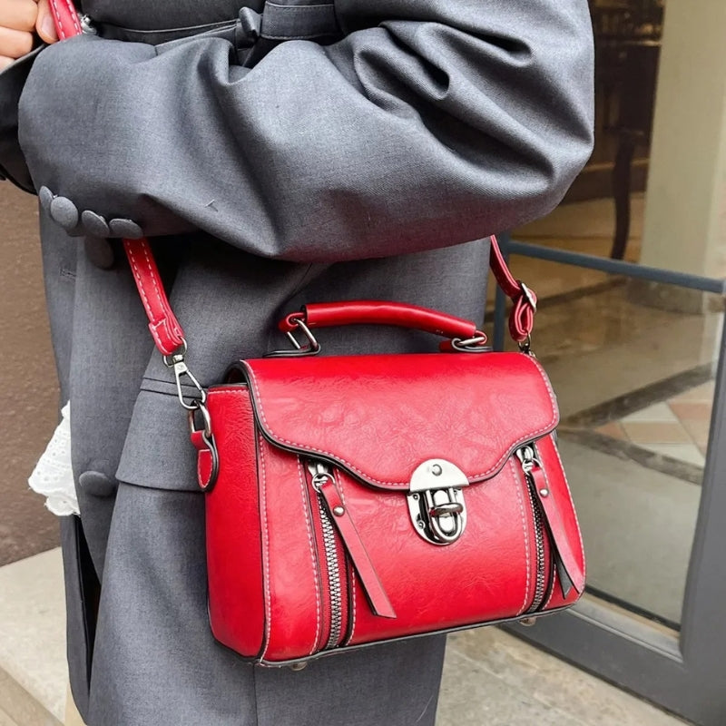 Clara – Shoulder Bag with Handle and Hasp Closure