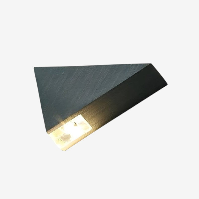 TriGlow – LED Wandlamp met Driehoek Ontwerp Velani