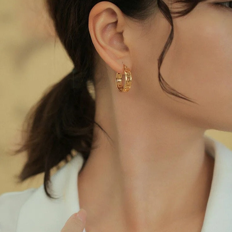Mia – Round Earrings with Adjustable Hooks