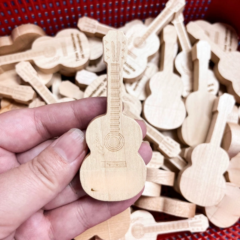 TuneKey – Guitar-Shaped USB Flash Drive with Keychain