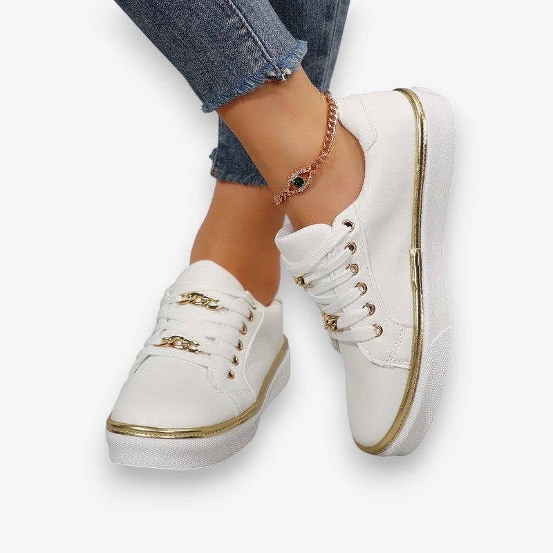 Lily – Round Toe Shoes With Lace Up And Chain Detail