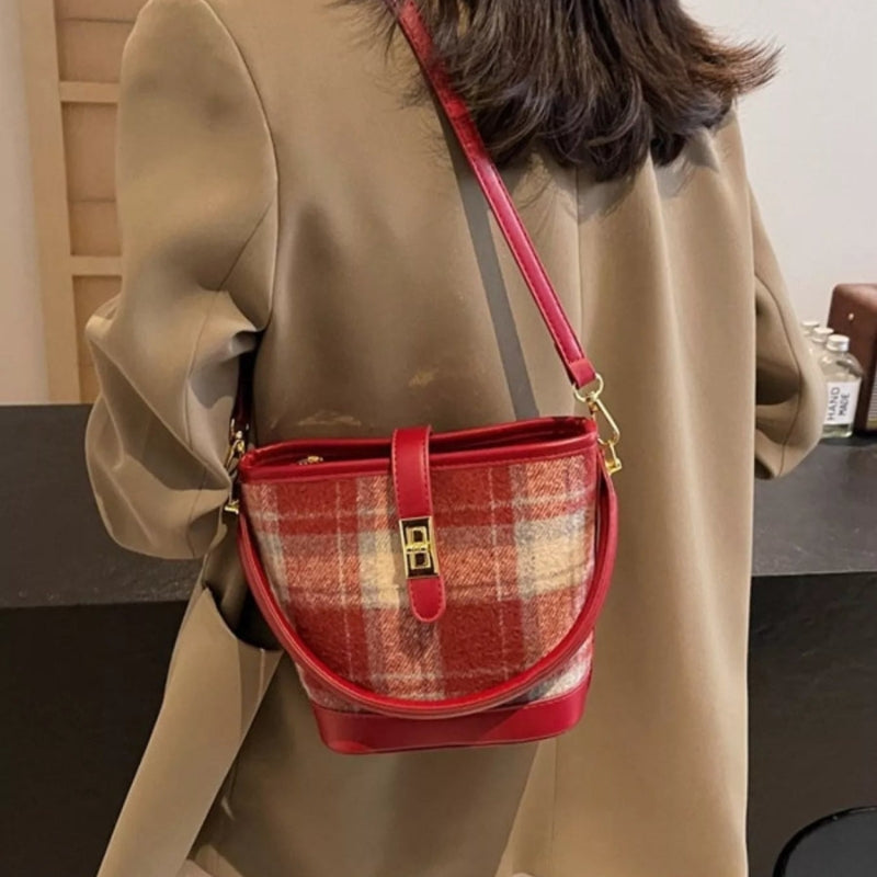 Maelle – Women's Shoulder Bag with Large Storage Space and Checkered Pattern