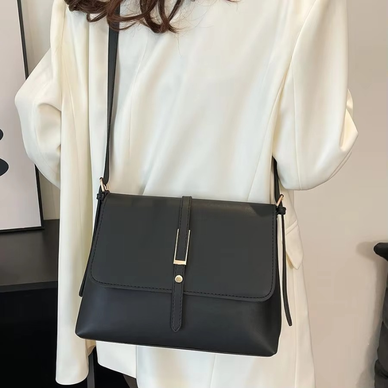 Olivia – Women's Bag with Buckle Closure & Adjustable Shoulder Strap