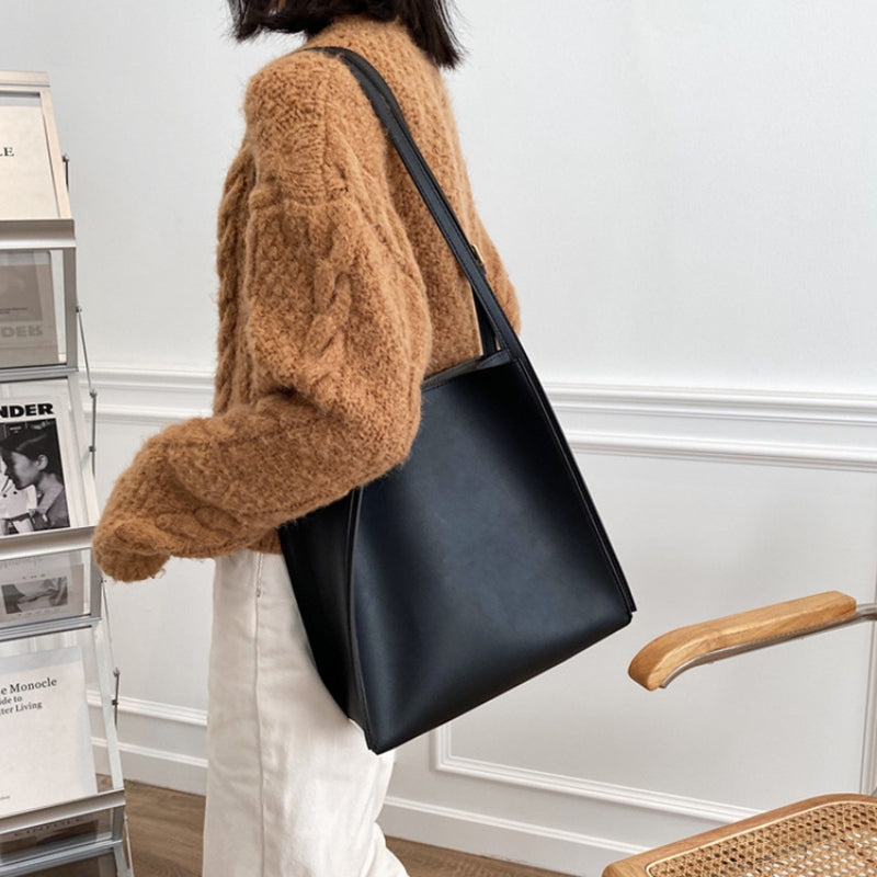 Olivia – Women's Bag with Adjustable Shoulder Strap and Zipper Pocket