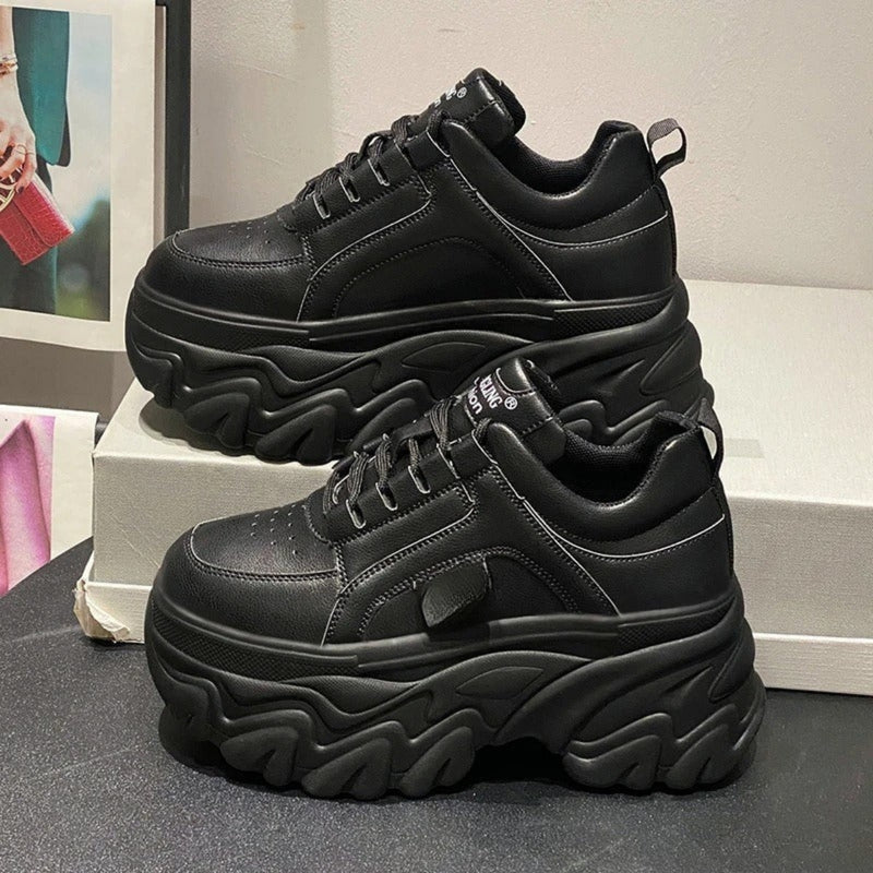 Ella – Chunky sole sneakers with lace-up and round-toe design