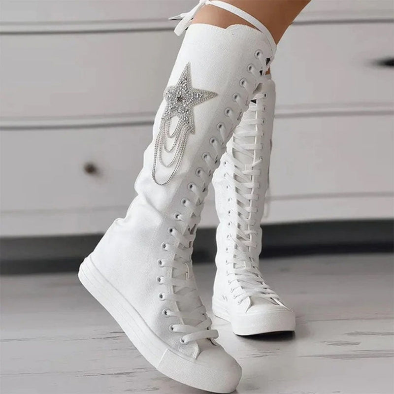 Clara – High boots with lace-up and flat sole design
