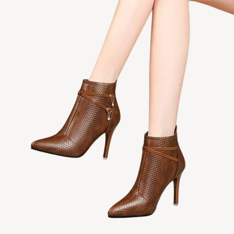 Nienke – Enkellaarzen met Hoge Hak en Puntige Neus Velani