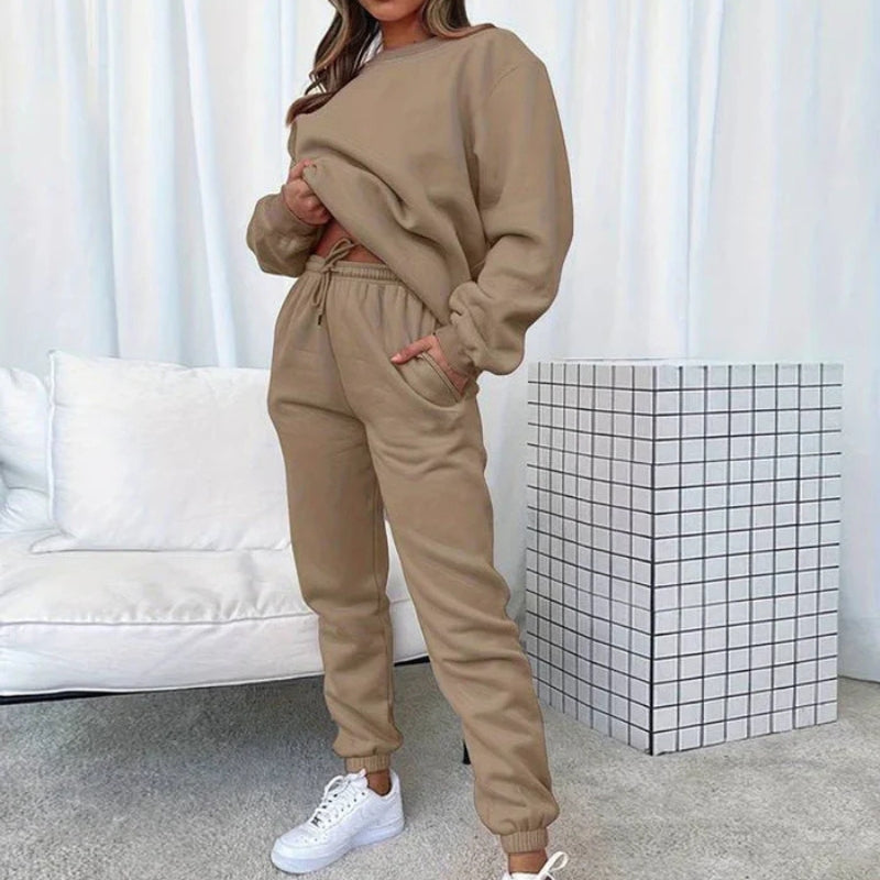 Isabella – Tweedelige set met top met lange mouwen en trekkoordbroek Velani