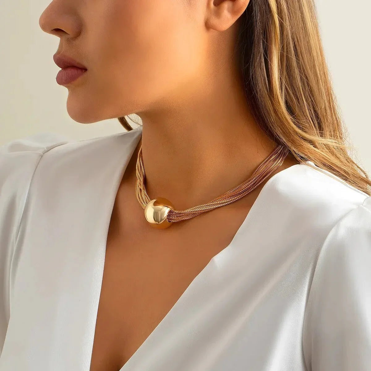 Olivia – Decorative Round Necklace with Adjustable Design