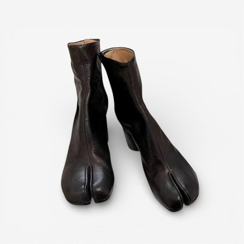 Willow – Tabi Boots with High Heel Design