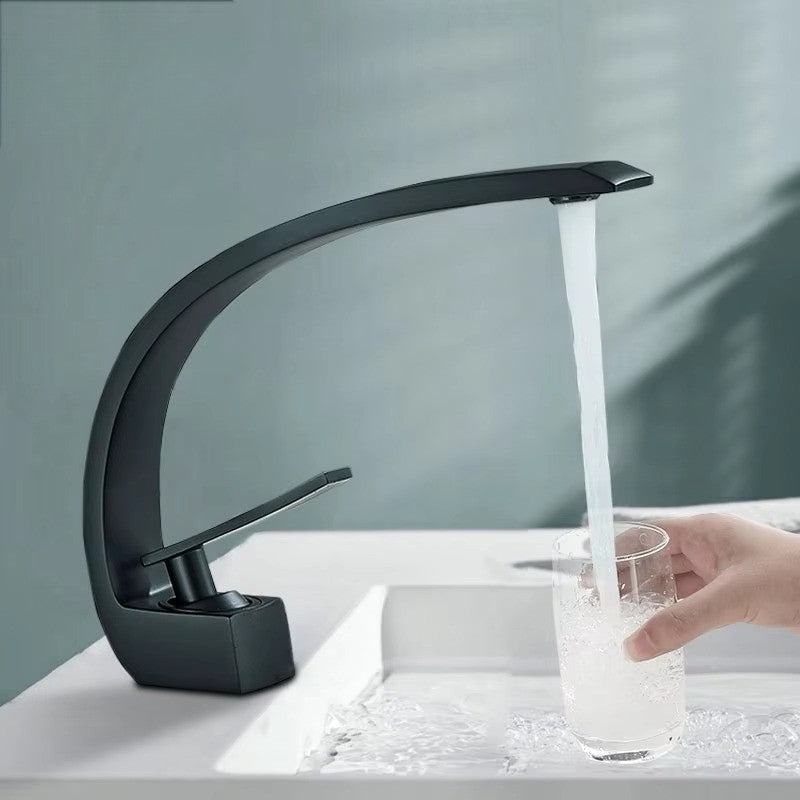 FlowEase – Wastafelkraan met Gebogen Uitloop en Handgreep Velani