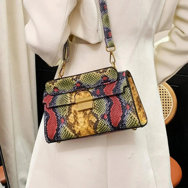 Bella – Handbag with Adjustable Shoulder Strap and Print