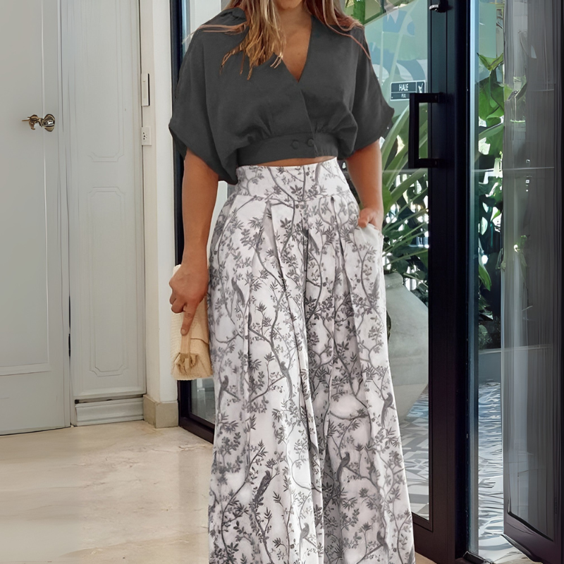 Jessica – Tweedelig Pak met Bloemenprint en Wijde Pijpen Broek Velani