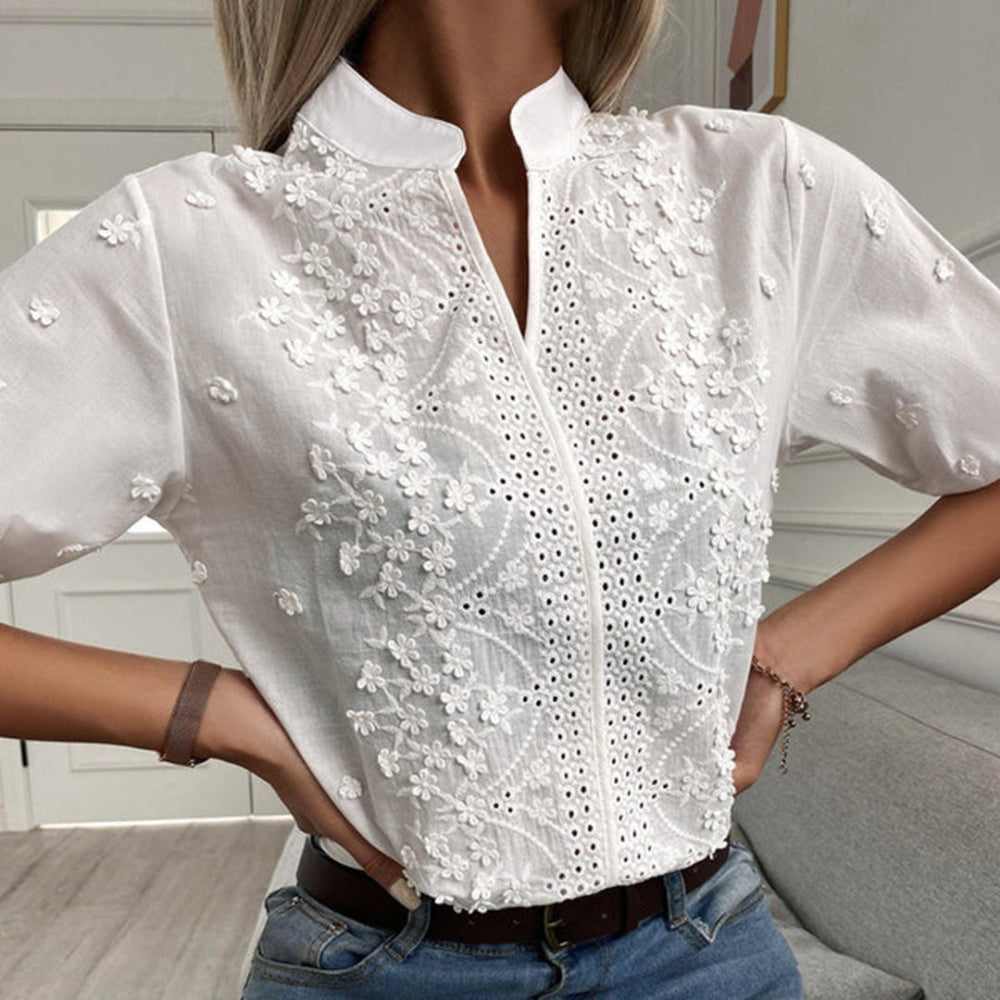 Emma – Blouse met V Hals Geborduurde Bloemen en Korte Mouwen Velani