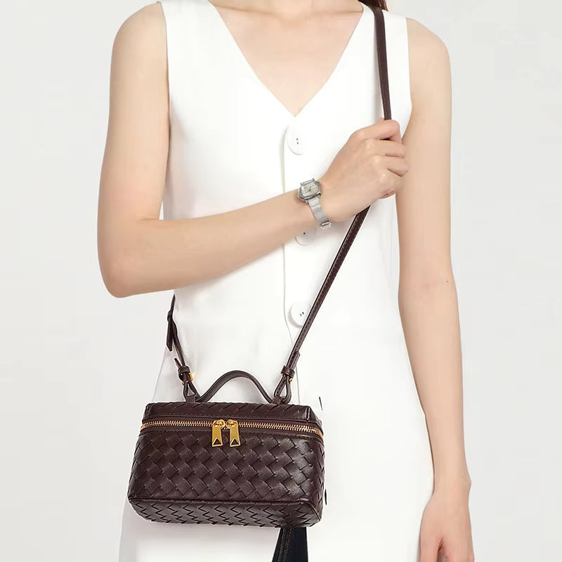 Jessica – Shoulder Bag with Adjustable Strap and Zip Closure