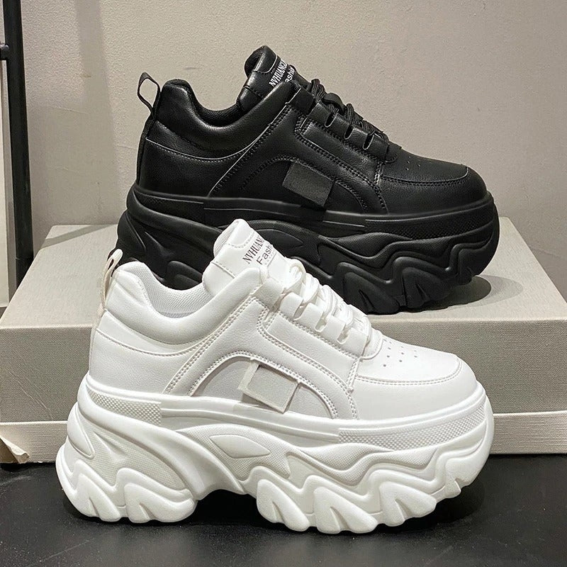 Ella – Chunky sole sneakers with lace-up and round-toe design