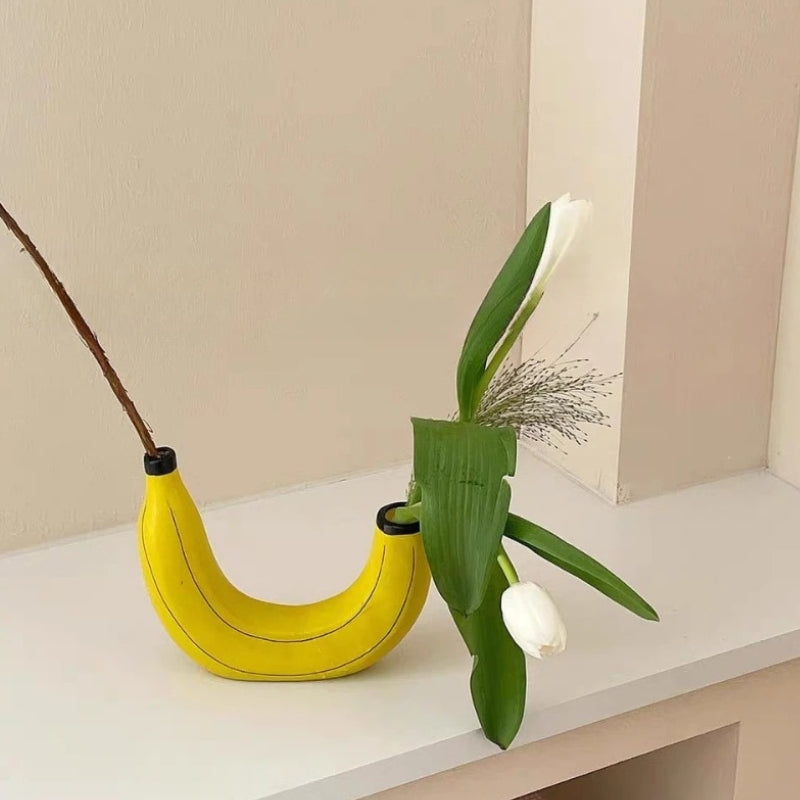 DecoCurve – Decorative Banana Vase with a Semicircular Design