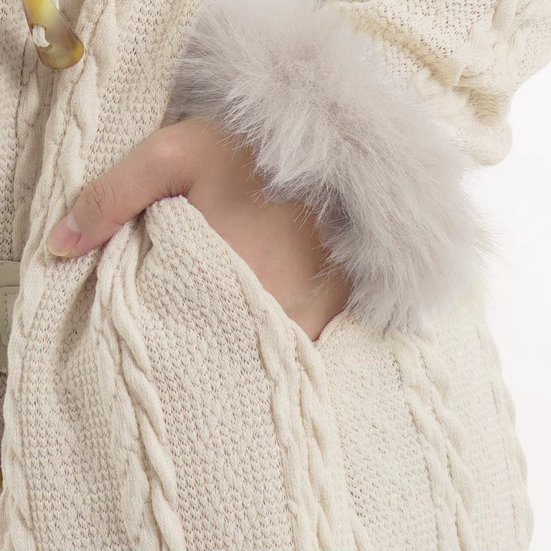 Natalia – Jas met Lange Mouwen en Kap met Hoornknopen Velani