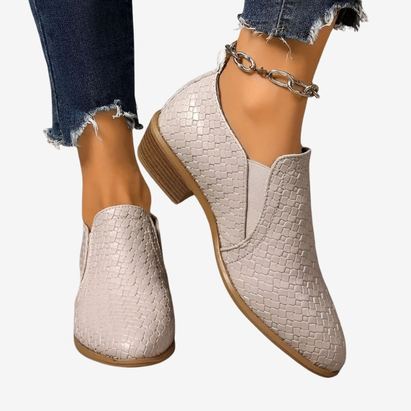 Luna – Round Toe Shoes with Zigzag Pattern