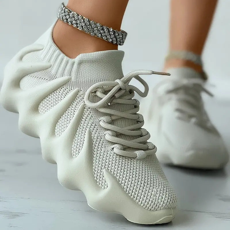 Camille – Antislip Veterschoenen met Ademend Design Velani