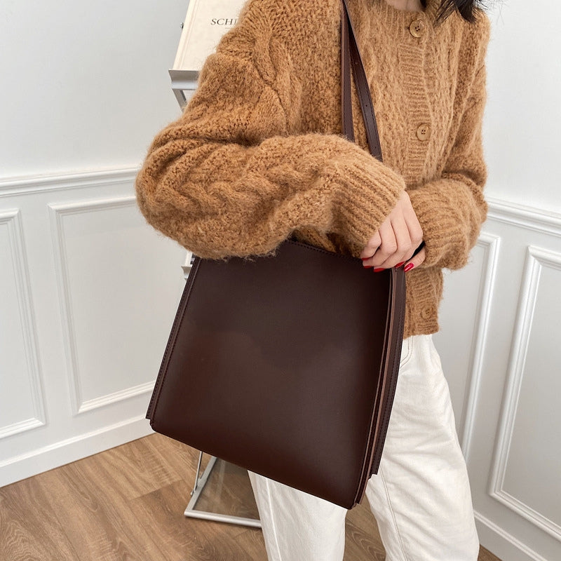 Olivia – Women's Bag with Adjustable Shoulder Strap and Zipper Pocket