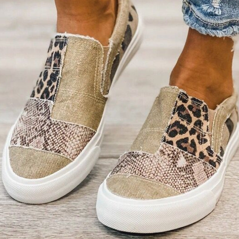 Adele – Flat shoes with printed design and round-toe