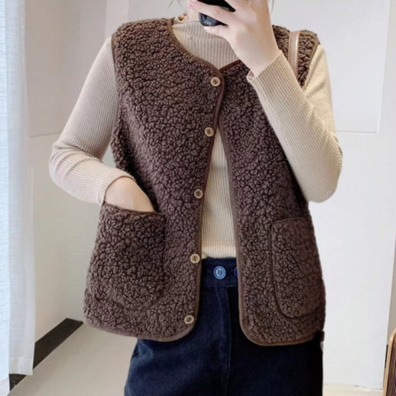 Lydia – Sleeveless Cardigan with Button Closure and Pockets