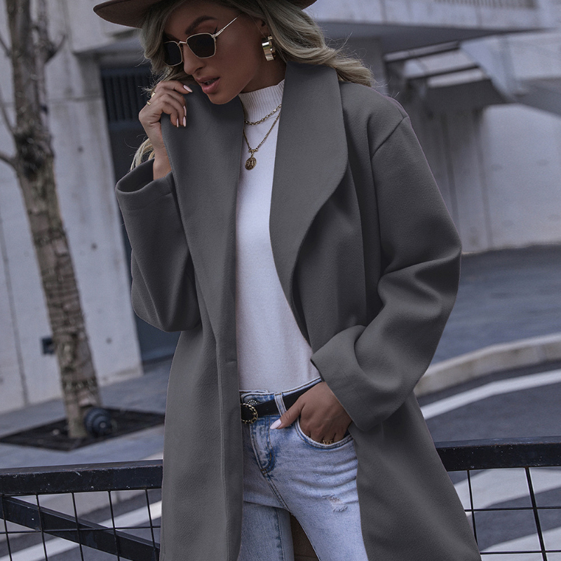 Amelia – Getailleerde Trenchcoat met Capuchon en Enkelvoudige Knopensluiting Velani