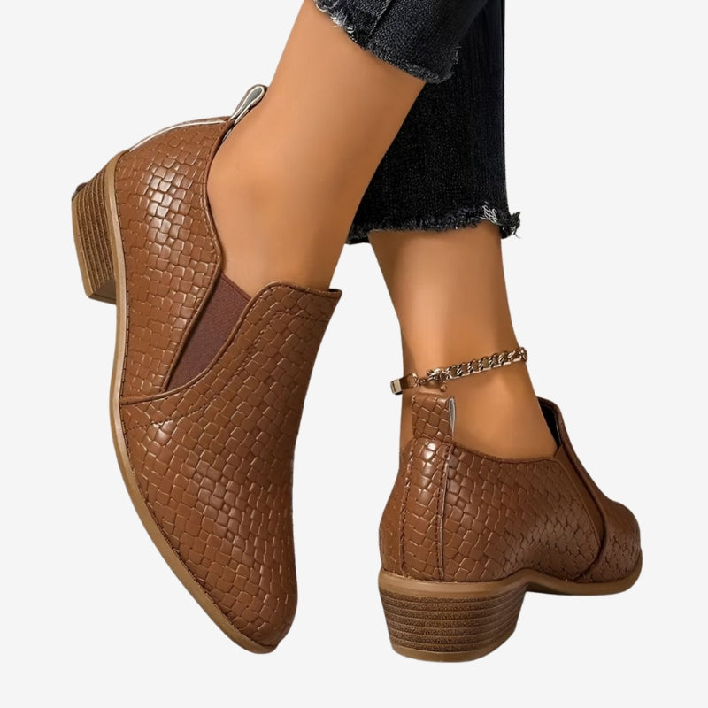 Luna – Round Toe Shoes with Zigzag Pattern