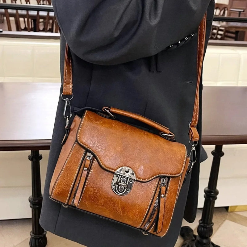 Clara – Shoulder Bag with Handle and Hasp Closure