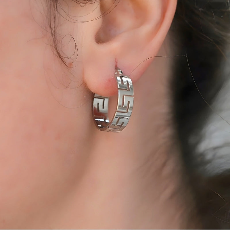 Mia – Round Earrings with Adjustable Hooks