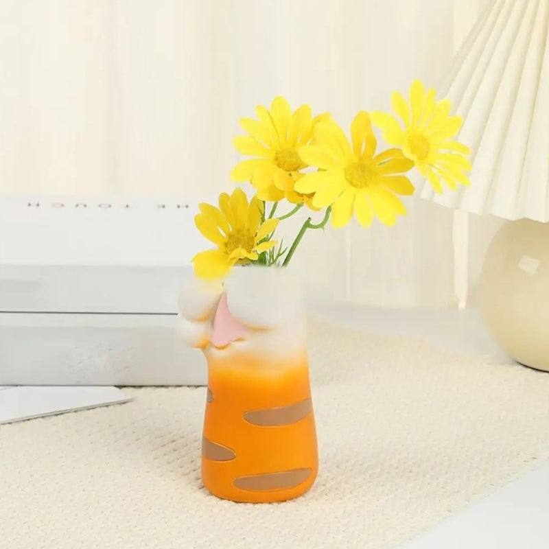 PurrBloom – Flower Vase with Cat Claw Design