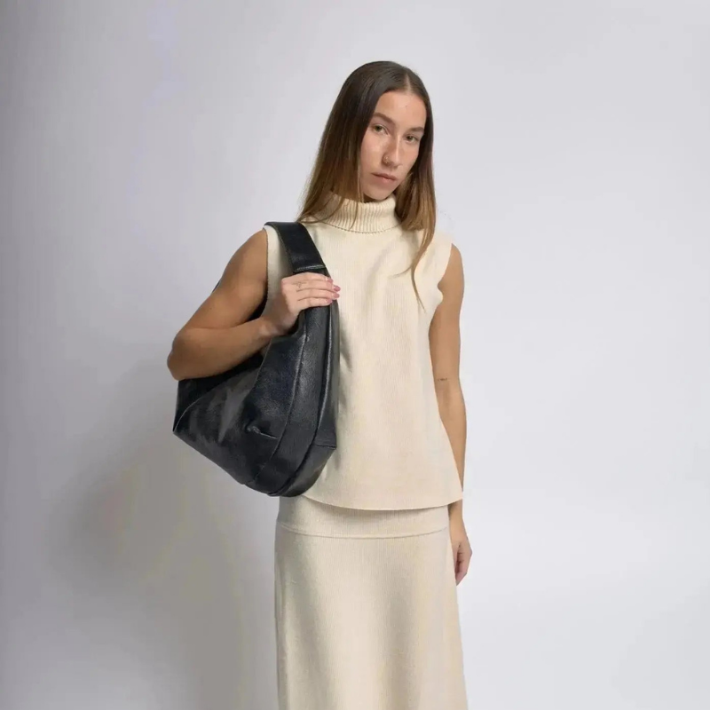 Women Large Shoulder Bag Zip Closure Interior Compartment