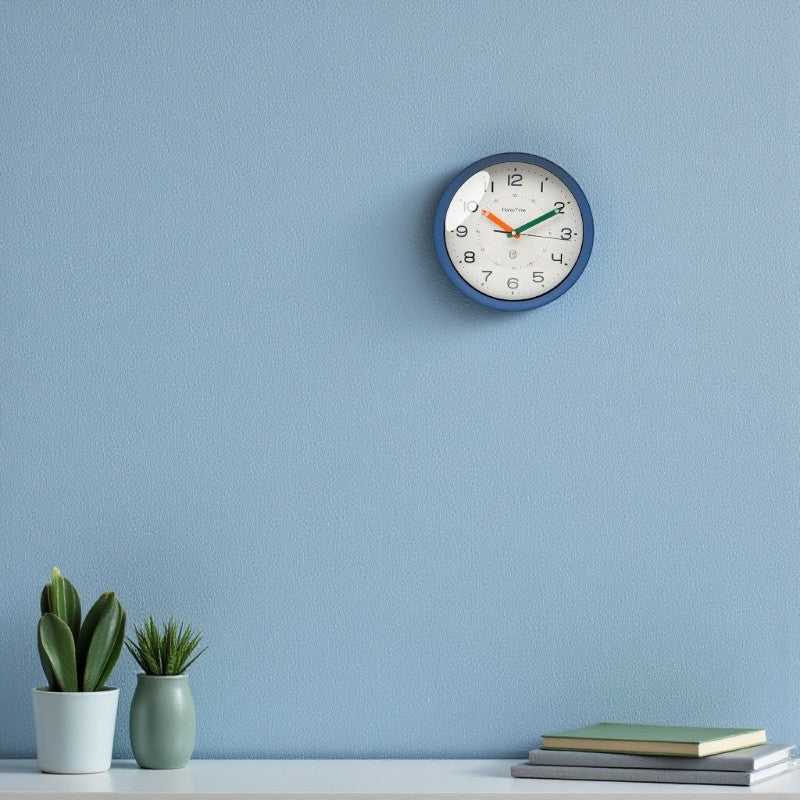 NordicTime – Ronde Wandklok met Duidelijke Cijfers Ontwerp Velani