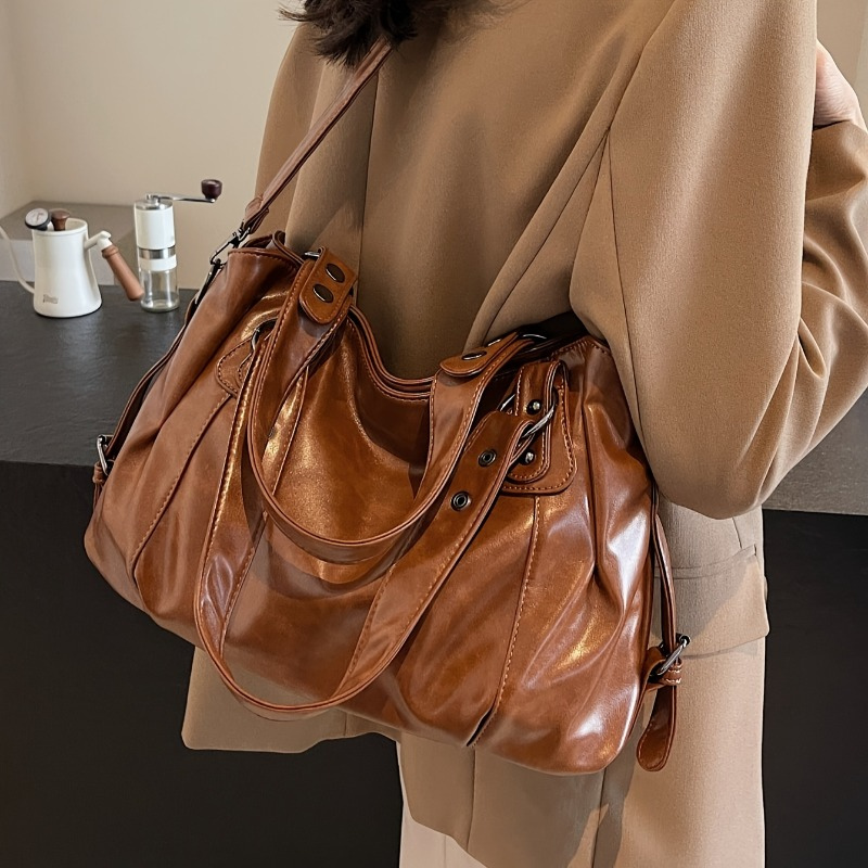 Women’s Handbag with Multi-Compartment Layout