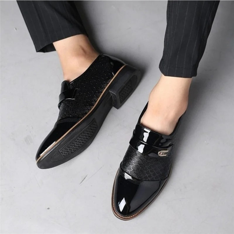 Nathan – Shoes with Round Toe and Embossed Pattern