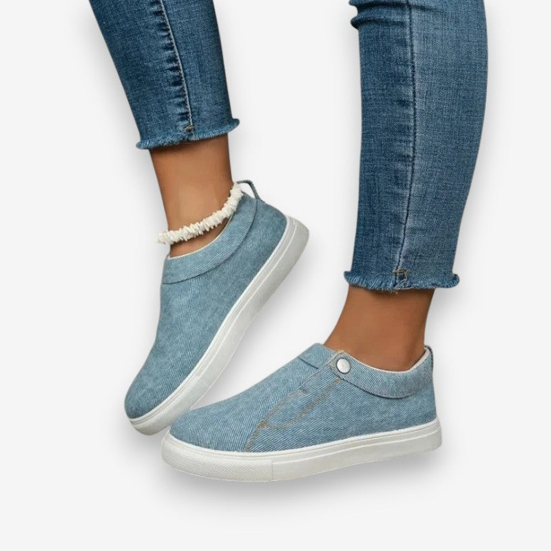 Zoe – Round Toe Shoes with Button Design