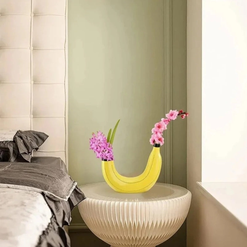 DecoCurve – Decorative Banana Vase with a Semicircular Design