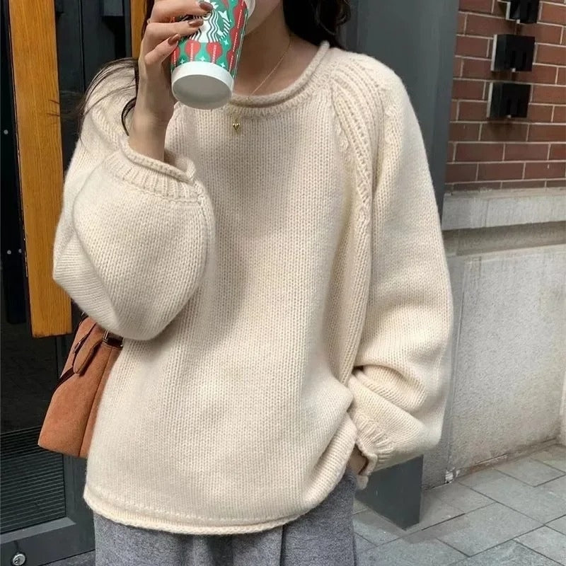 Zoe – Long Sleeve Sweater with Round Neck Design