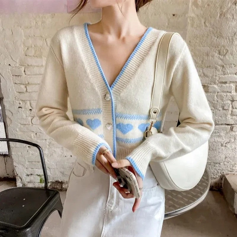 Luna – Long Sleeved Sweater with V-Neck and Button Closure