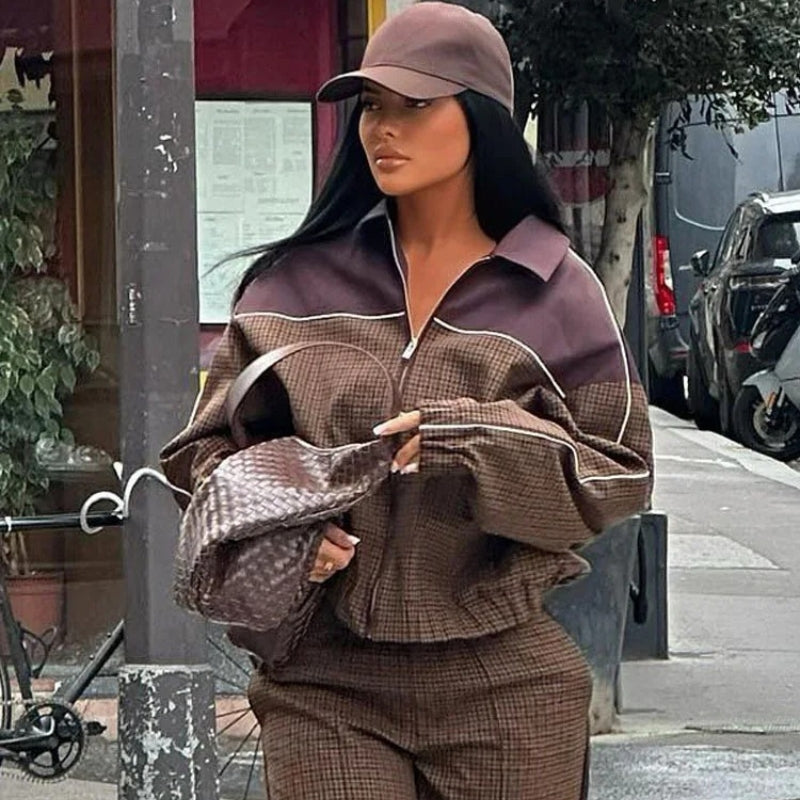 Amelia – Long sleeve jacket with turn down collar and zipper closure