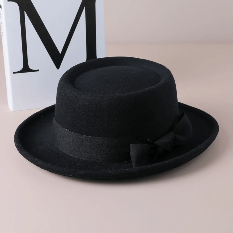 StyleAura – Jazz Hat with Wicker Bow and Round Shape