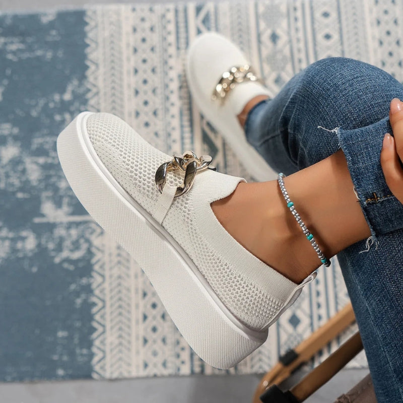 Aria – Shoes with Round Toe and Zigzag Decorative Design