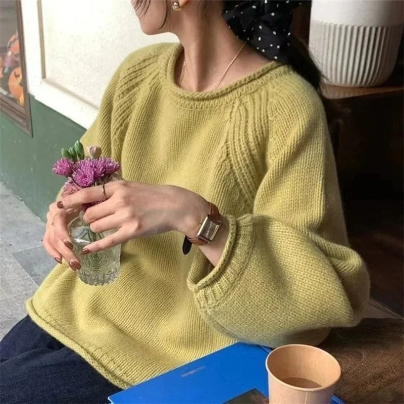 Zoe – Long Sleeve Sweater with Round Neck Design