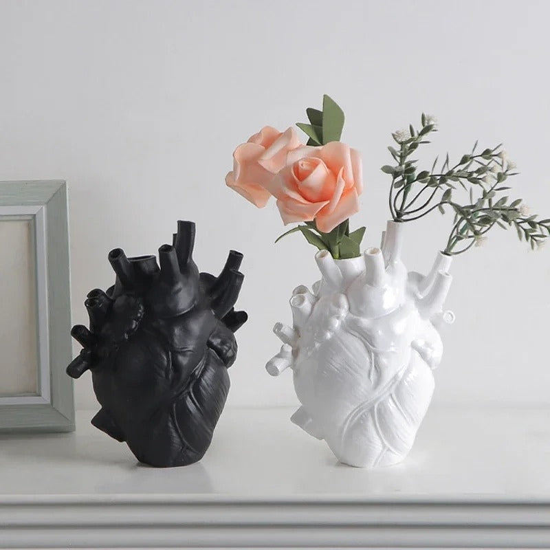 HeartBloom – Heart-shaped Sculpture Vase with Multi-Flower Holder