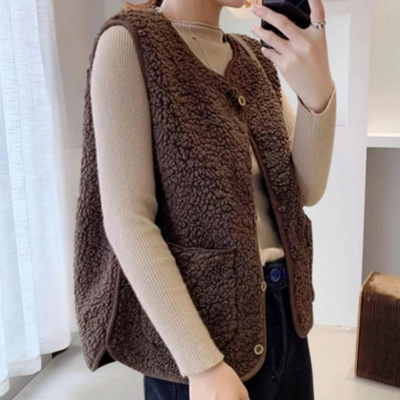 Lydia – Sleeveless Cardigan with Button Closure and Pockets