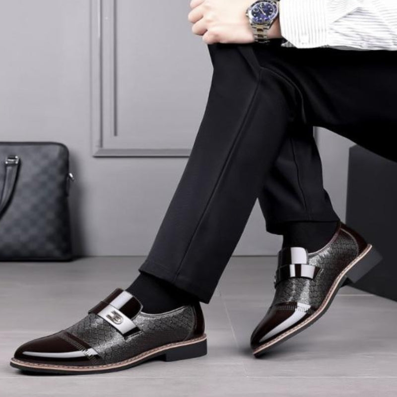 Nathan – Shoes with Round Toe and Embossed Pattern