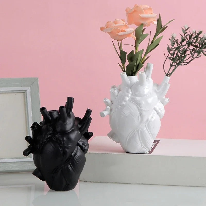 HeartBloom – Heart-shaped Sculpture Vase with Multi-Flower Holder