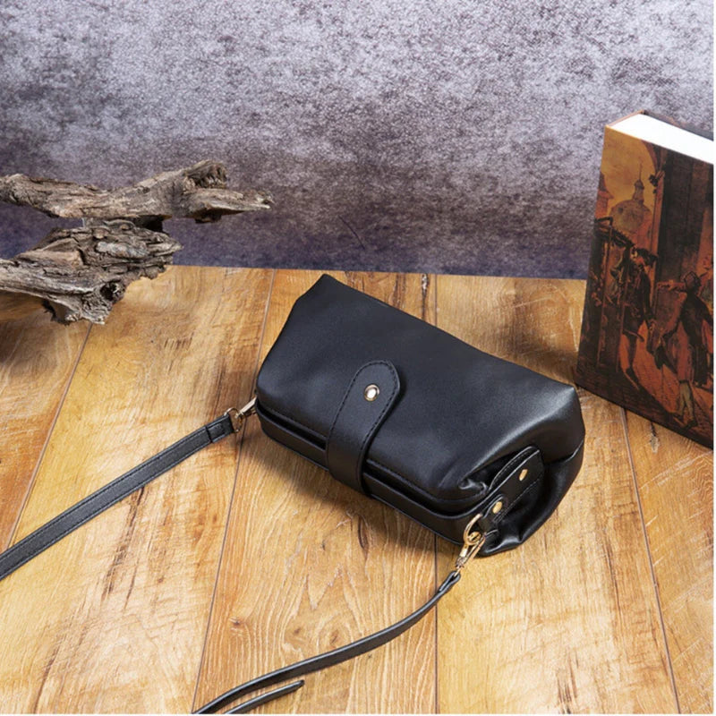 Heleen – Mini Crossbodytas met Verstelbare Bandjes en Knopsluiting Velani